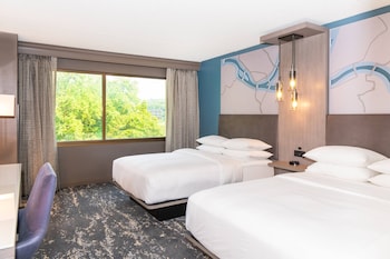 Room, 2 Queen Beds (Mobility Accessible, Tub)