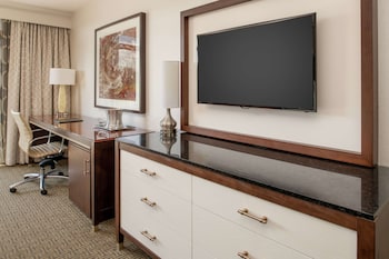 Room, 2 Queen Beds, Accessible (Mobility & Hearing, Roll-in Shower)