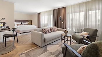 Suite (1 King, Balcony)