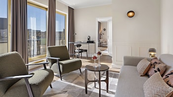 Suite, Balcony