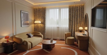 Suite, Tower