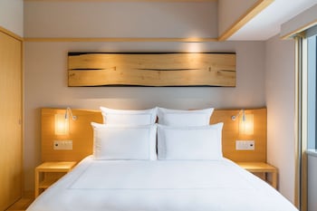 Waon Suite King, Executive Lounge Access