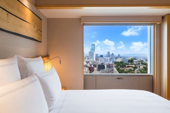 Waon Suite King, Executive Lounge Access