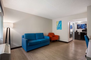 Suite, 1 King Bed, Non Smoking, Jetted Tub