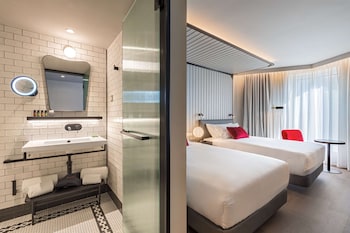 Room, Multiple Beds, City View
