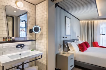 Room, 1 King Bed, Corner