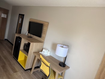 Standard Room, 1 King Bed
