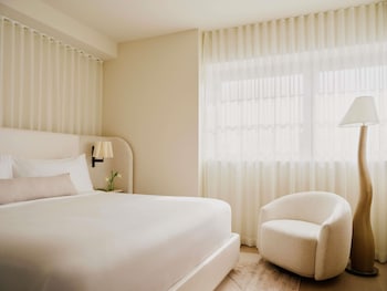 Partial Ocean View King Suite