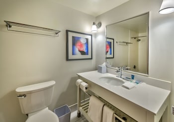 Room, 2 Queen Beds, Sea View