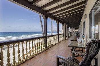 Suite, 3 Twin Beds, Kitchen, Ocean View (Beachfront 2 Bedroom Suite with Kitch)