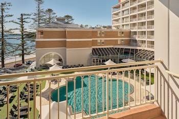 Premium Room, 1 King Bed, Balcony, Pool View