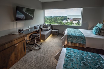 Classic Room, 2 Queen Beds (Chapultepec Park View)