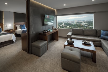 Suite, 1 King Bed (Primary)