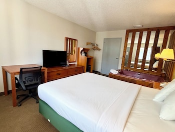 Deluxe Room, 1 Queen Bed, Jetted Tub