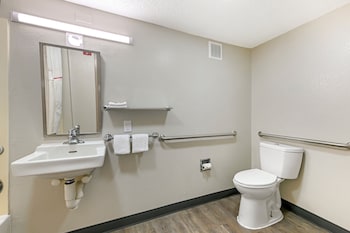 Standard Room, 1 King Bed, Accessible (Smoke Free)