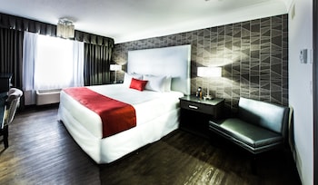 Suite, 1 King Bed, Non Smoking, Jetted Tub (Living Room;with Sofabed)