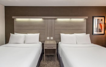 Room (Coast Two Queens)