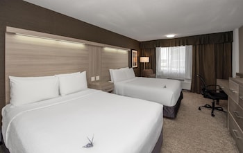 Room (Coast Two Queens)