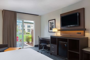 Room, 2 Queen Beds, Non Smoking (Courtyard View)