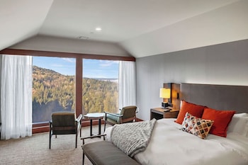 Premier Suite (Waterfall)