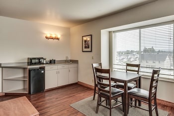 Suite, 1 King Bed, Non Smoking, Mountain View (Walk-in Shower;with Sofabed)