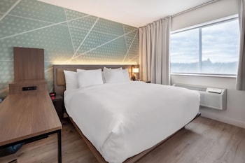 Suite, 1 King Bed with Sofa bed, Non Smoking