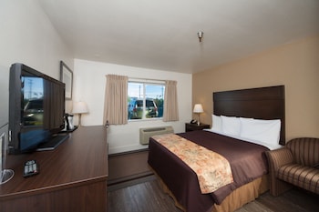 Suite, 1 King Bed, Non Smoking, Mountain View (Separate Living Room)