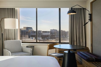 Club Room, 1 King Bed