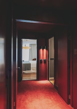 Family Room, Connecting Rooms, City View (for 5)