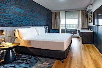 Standard Room, 1 Queen Bed, Balcony