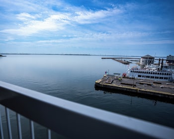 Premium Room, 1 King Bed, Harbor View, Corner