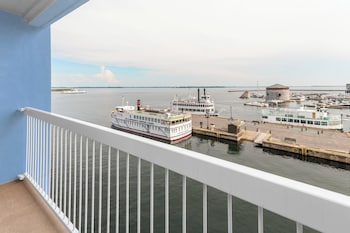 Premium Room, 1 King Bed, Harbor View, Corner