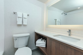 Standard Room, 1 King Bed, Accessible, Balcony (Harbor View)