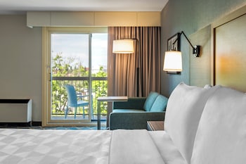 Premium Room, 1 King Bed, River View, Corner
