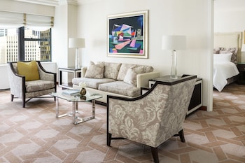Signature Suite, 1 King Bed, Accessible (Palace)