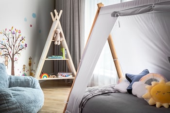 Family Studio, 2 Queen Beds, Club Lounge Access (Wild Wonder)