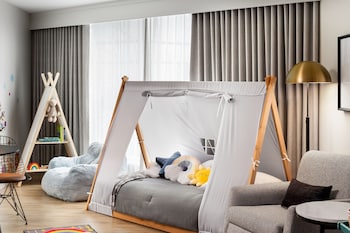 Family Studio, 2 Queen Beds, Club Lounge Access (Wild Wonder)