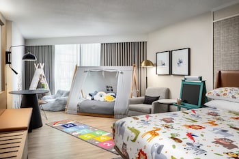 Family Studio, 2 Queen Beds, Club Lounge Access (Wild Wonder)