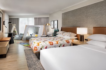 Family Studio, 2 Queen Beds, Club Lounge Access (Wild Wonder)