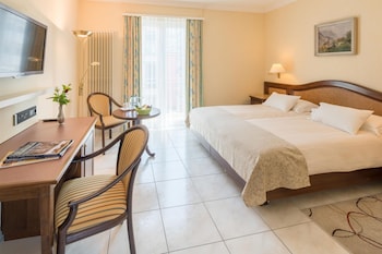 Executive Twin Room with Partial Lake view from the Balcony