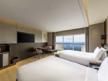 Executive, 2 Doubles, L65 Lounge Access, High Floor, Balcony, City View
