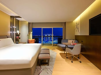 Executive Prestige Marina Bay, 1 King, L65 Lounge Access, High Floor, Balcony, Marina Bay View