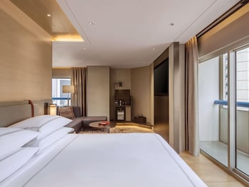 Signature Suite, 1 King, 2 Balconies, City View