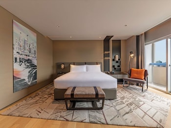 Executive, 1 King, L65 Lounge Access, High Floor, Balcony, City View