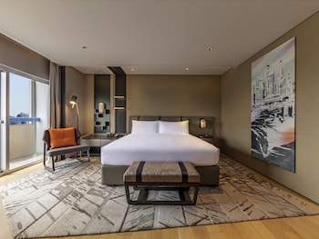Executive, 1 King, L65 Lounge Access, High Floor, Balcony, City View