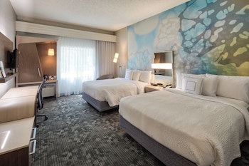 Room, 2 Queen Beds (Mobility Accessible, Transfer Shower)