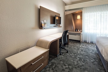 Room, 2 Queen Beds (Mobility Accessible, Transfer Shower)