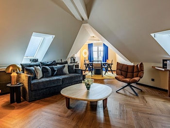 Suite, 1 King Bed