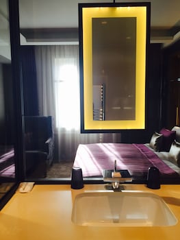 Superior Room, 1 King Bed
