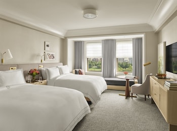 Room, 2 Queen Beds, Accessible (Roll-in shower)